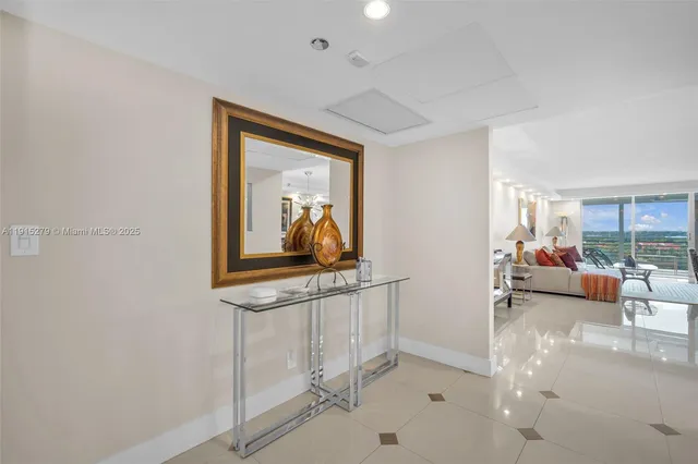 $4,200 | 3507 Oaks Way, Unit 906, Pompano Beach, FL 33069