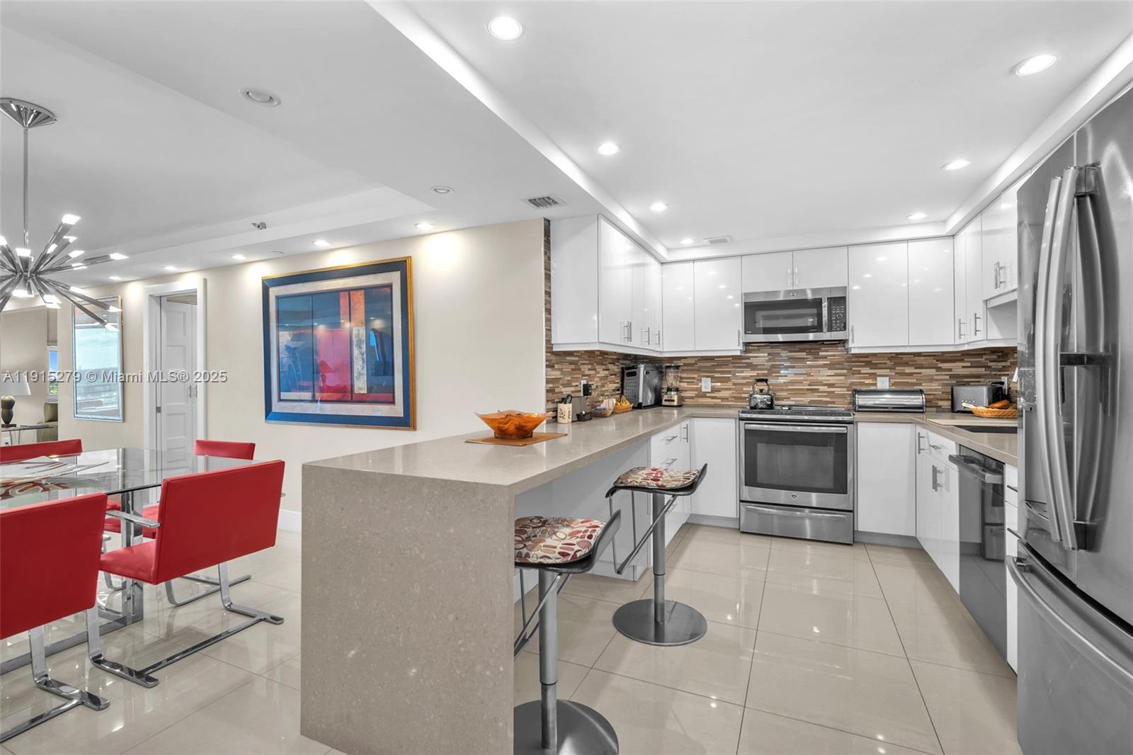 3507 Oaks Way, Unit 906 Pompano Beach, FL 33069 - Photo 9 of 48