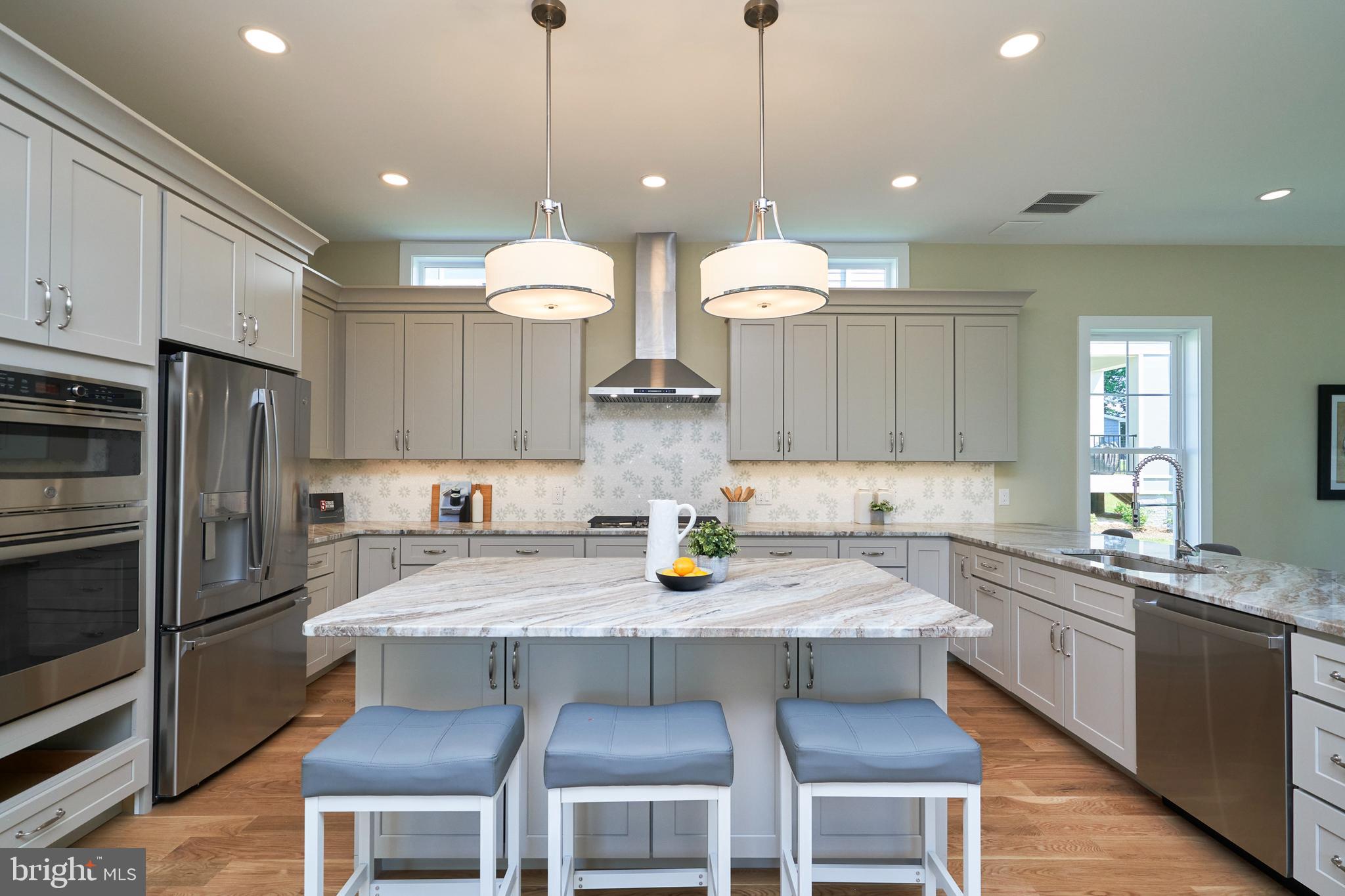7019 Ridge Drive Alexandria, VA 22306 - Photo 11 of 67 Amazing Kitchen - Generous counter space