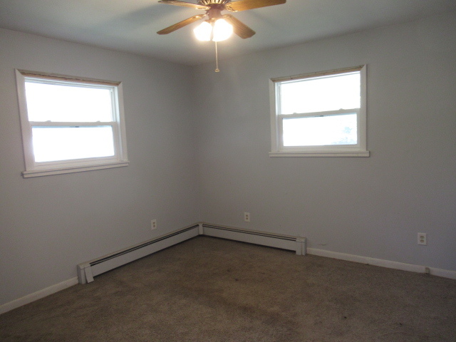 114 North Chase Street Monticello, IL 61856 - Photo 6 of 13 an empty room with a window