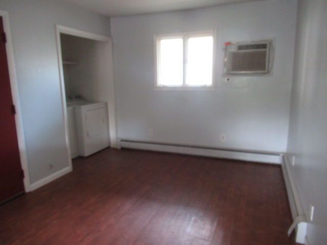 114 North Chase Street Monticello, IL 61856 - Photo 9 of 13 an empty room with a window