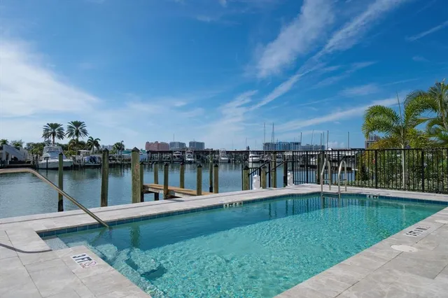 $1,015,000 | 211 Dolphin Point, Unit 301, Clearwater, FL 33767