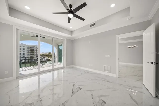 $1,015,000 | 211 Dolphin Point, Unit 301, Clearwater, FL 33767