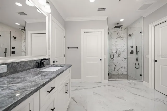 $1,015,000 | 211 Dolphin Point, Unit 301, Clearwater, FL 33767