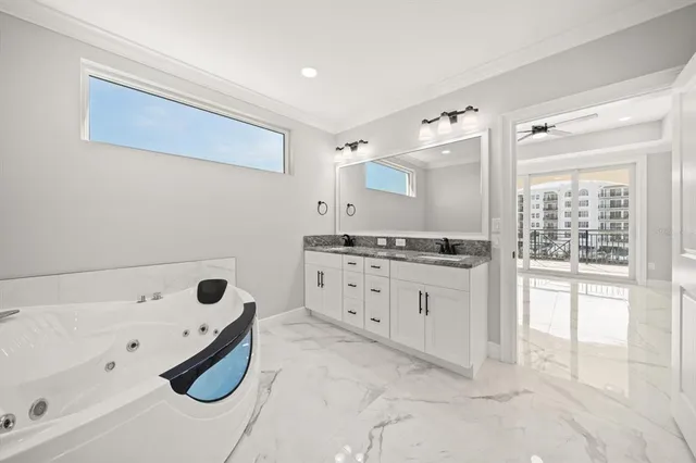 $1,015,000 | 211 Dolphin Point, Unit 301, Clearwater, FL 33767