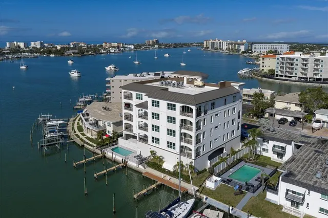 $1,015,000 | 211 Dolphin Point, Unit 301, Clearwater, FL 33767