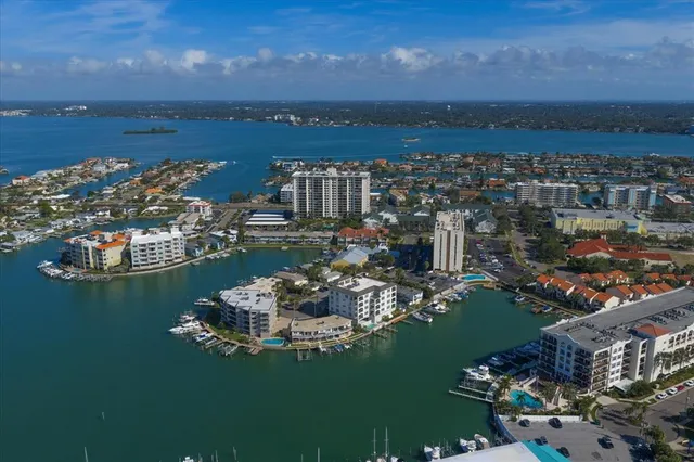 $1,015,000 | 211 Dolphin Point, Unit 301, Clearwater, FL 33767