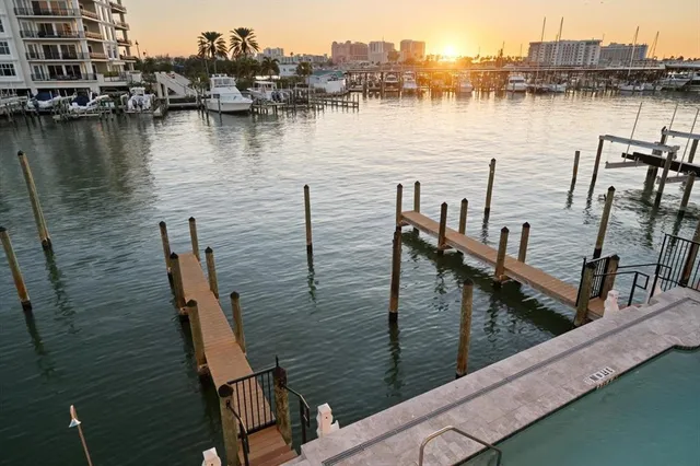 $1,015,000 | 211 Dolphin Point, Unit 301, Clearwater, FL 33767