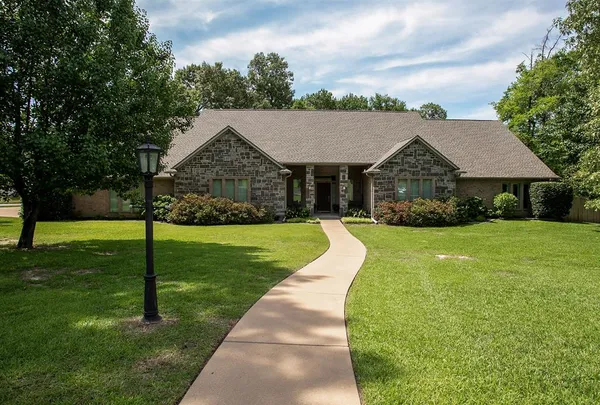 $599,000 | 11831 County Road 1348, Flint, TX 75762