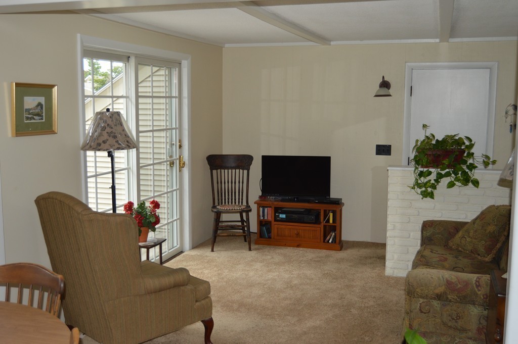 189 Acrebrook Road Springfield, MA 01129 - Photo 2 of 20