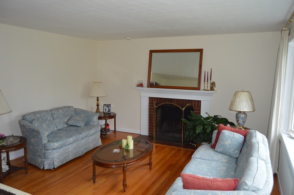189 Acrebrook Road Springfield, MA 01129 - Photo 4 of 20