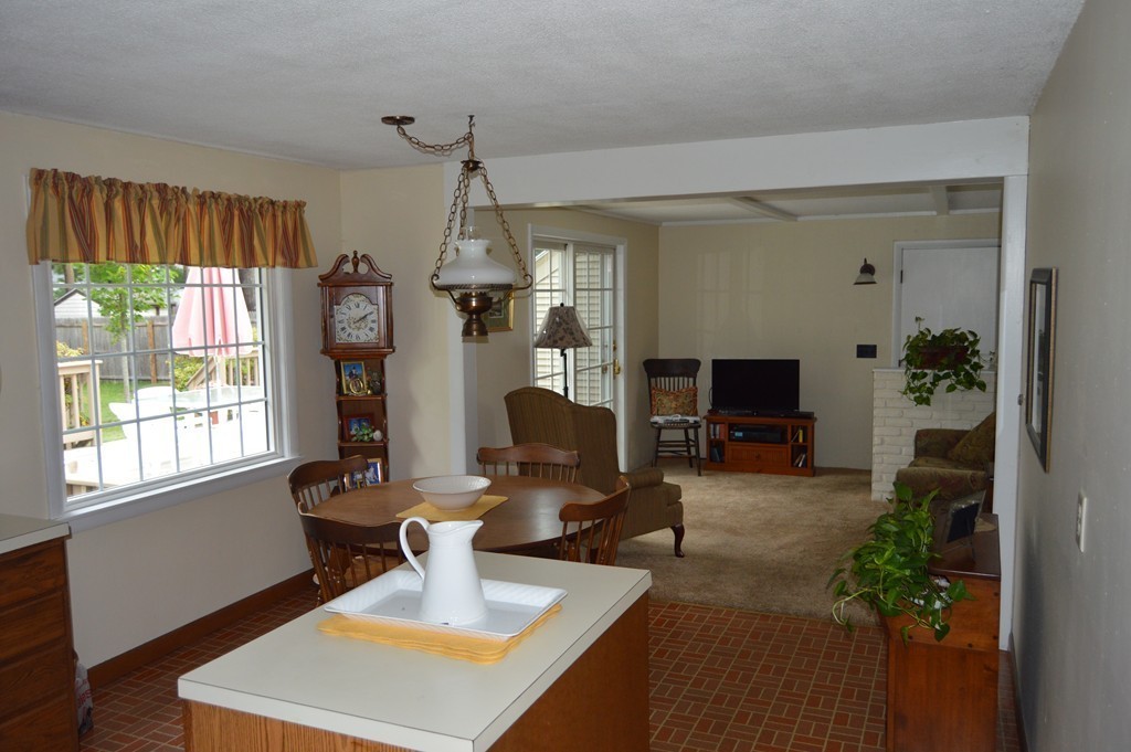 189 Acrebrook Road Springfield, MA 01129 - Photo 6 of 20