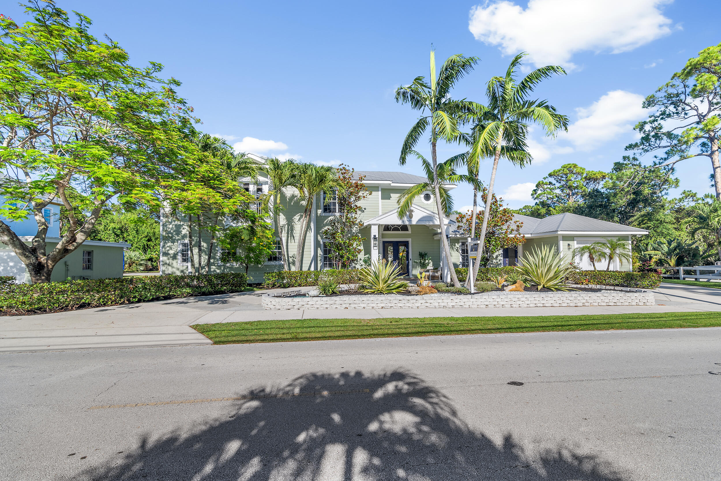 19067 Southeast County Line Road Jupiter, FL 33469 - Photo 4 of 93 Front Exterior