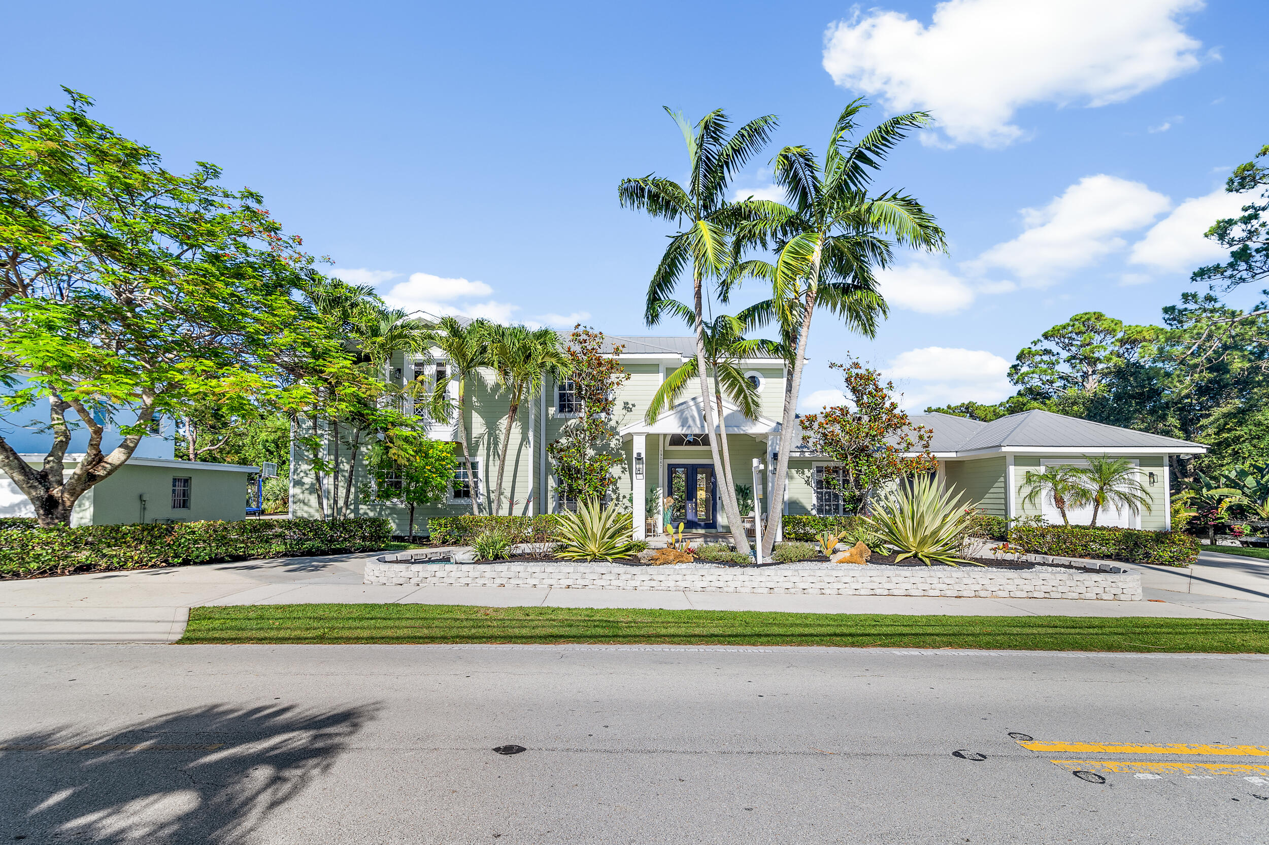 19067 Southeast County Line Road Jupiter, FL 33469 - Photo 5 of 93 Front