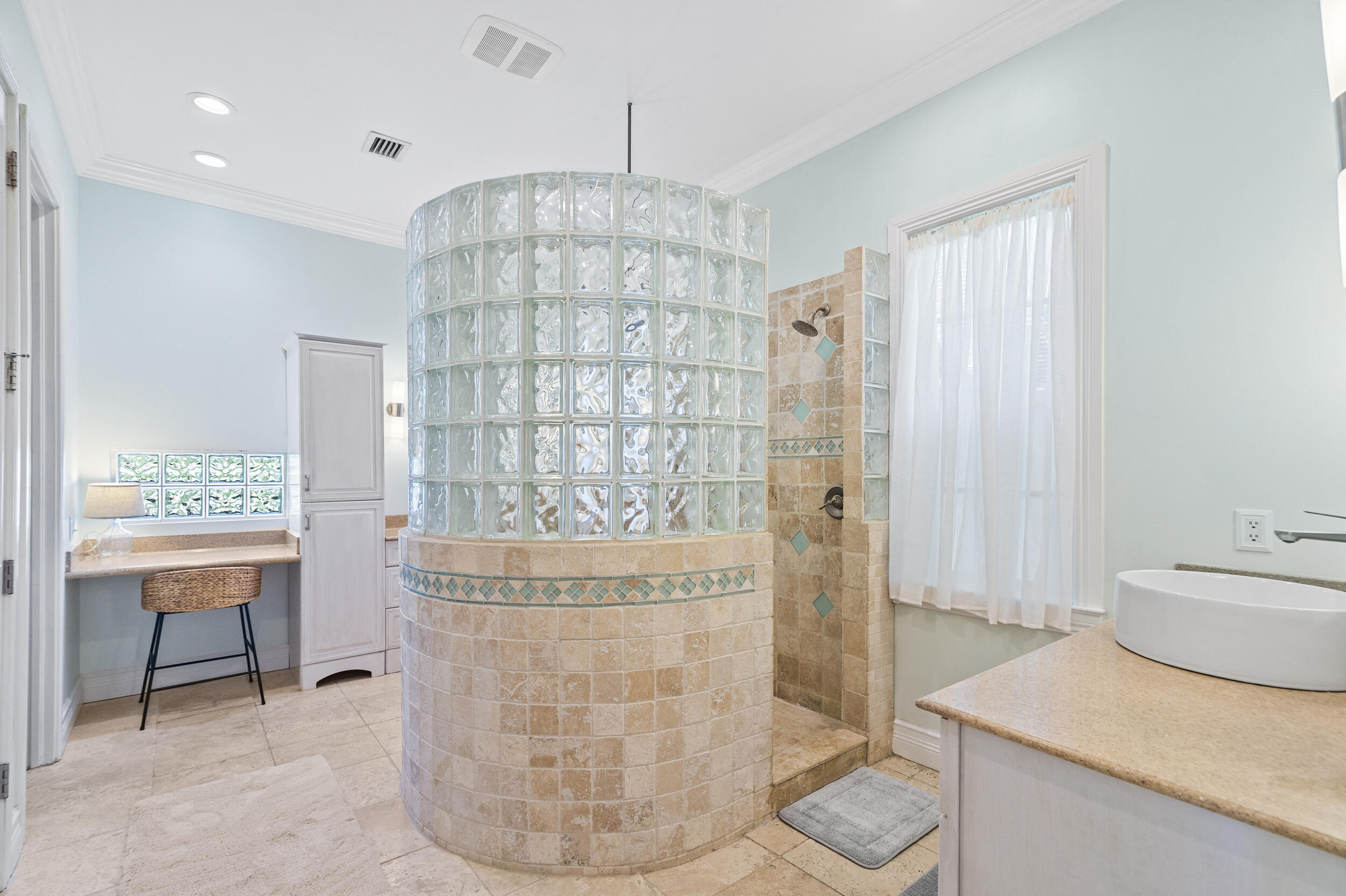 19067 Southeast County Line Road Jupiter, FL 33469 - Photo 51 of 93 Primary Bath