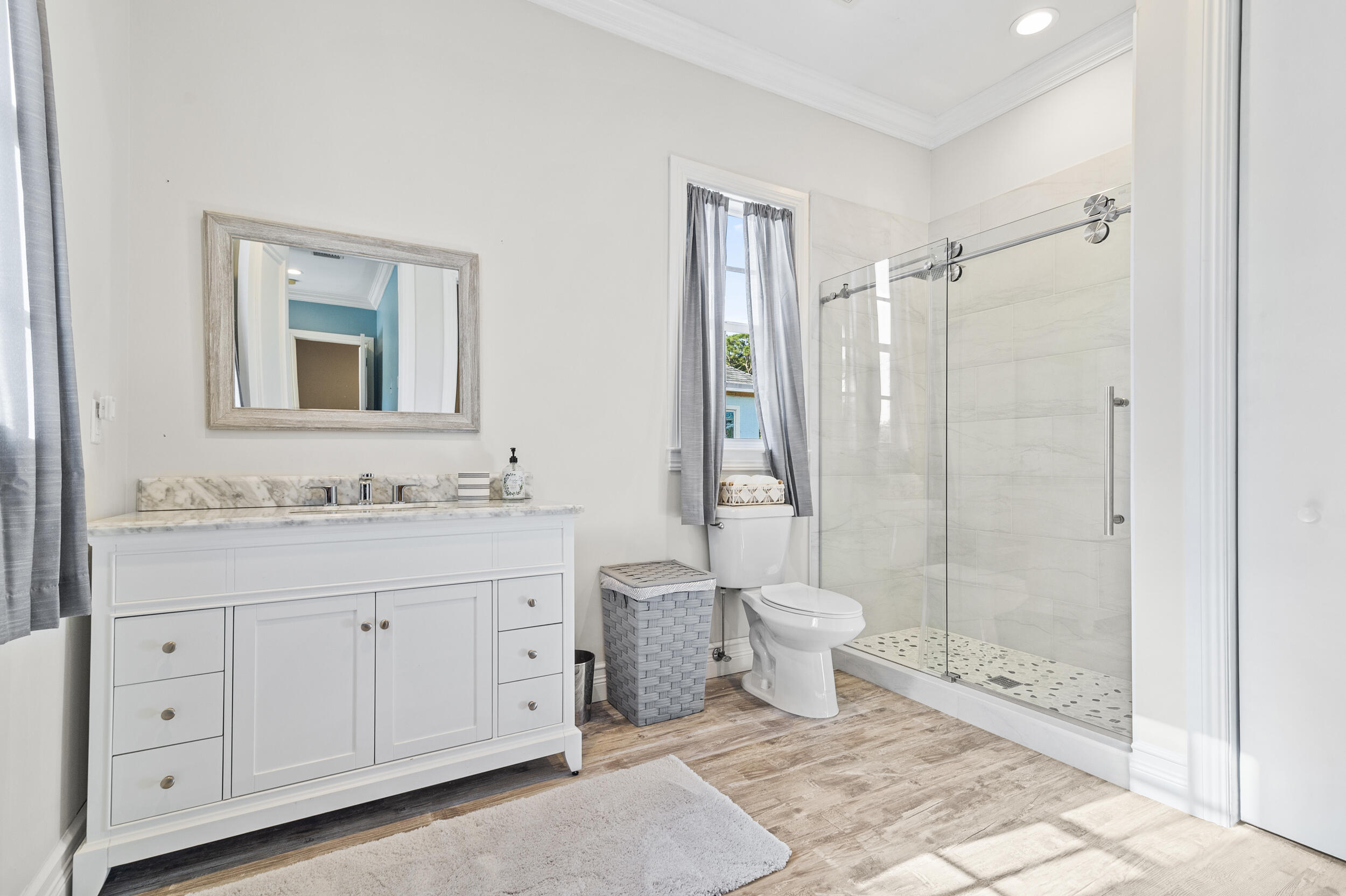 19067 Southeast County Line Road Jupiter, FL 33469 - Photo 61 of 93 Jack & Jill Full Bath