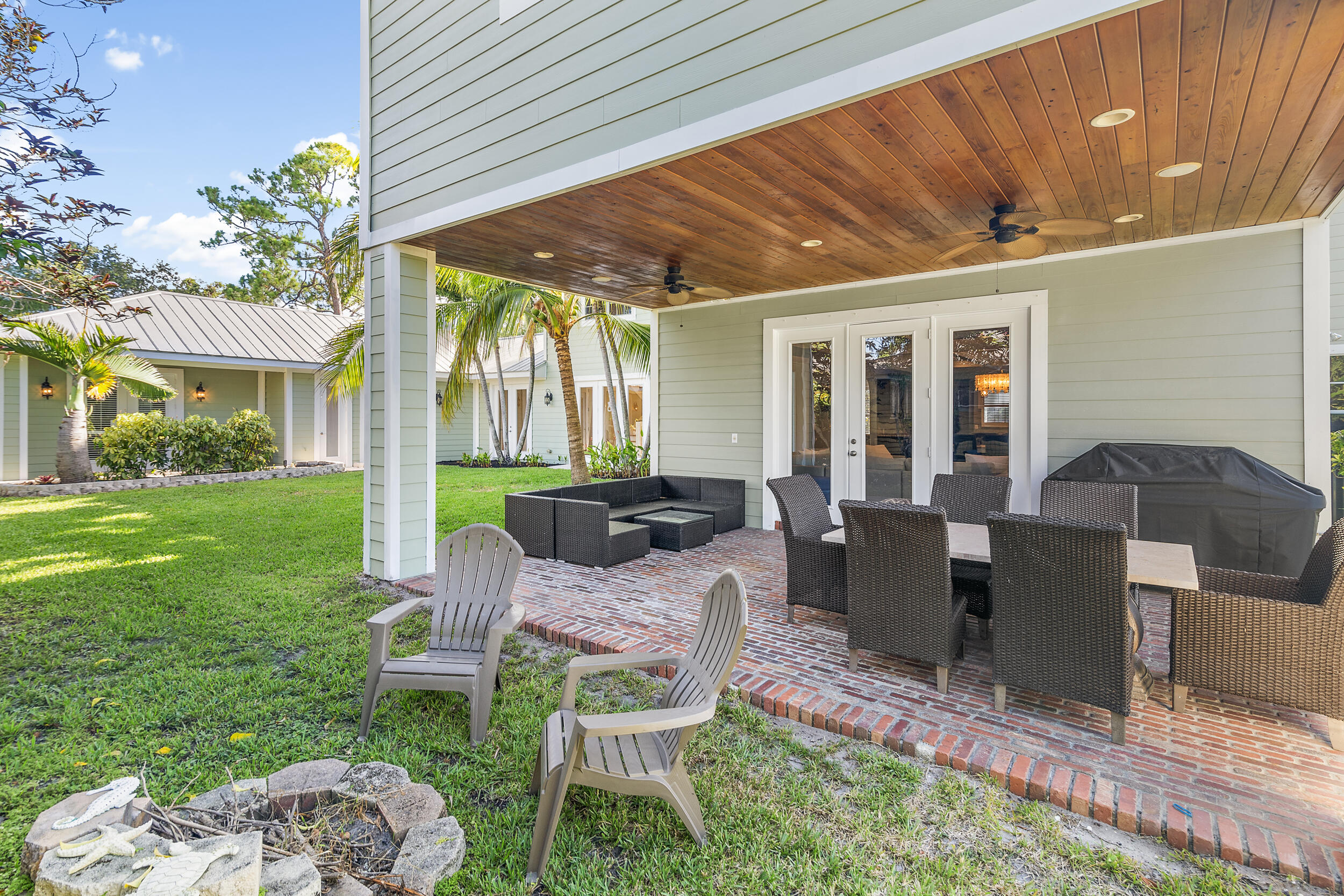 19067 Southeast County Line Road Jupiter, FL 33469 - Photo 67 of 93 Back Patio