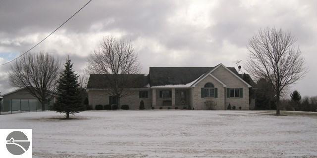 886 East Blanchard Road Shepherd, MI 48883 - Photo 13 of 50 1774376-12.JPG