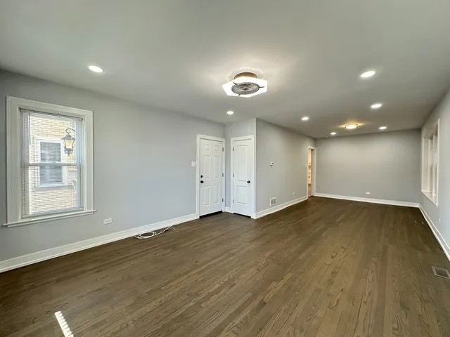 $2,300 | 5510 North Luna Avenue, Unit 1, Chicago, IL 60630