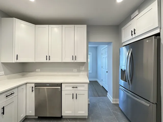 $2,300 | 5510 North Luna Avenue, Unit 1, Chicago, IL 60630