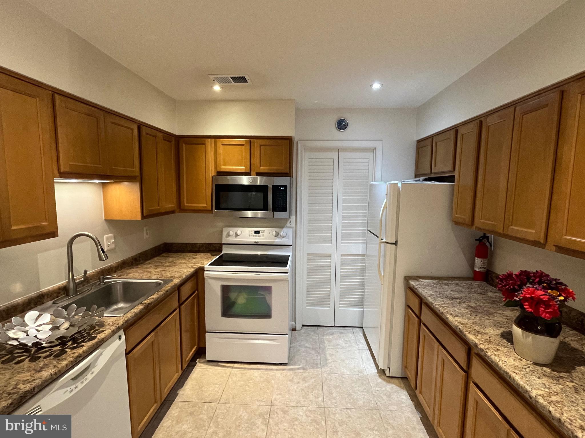 12701 Pinecrest Road Herndon, VA 20171 - Photo 2 of 42