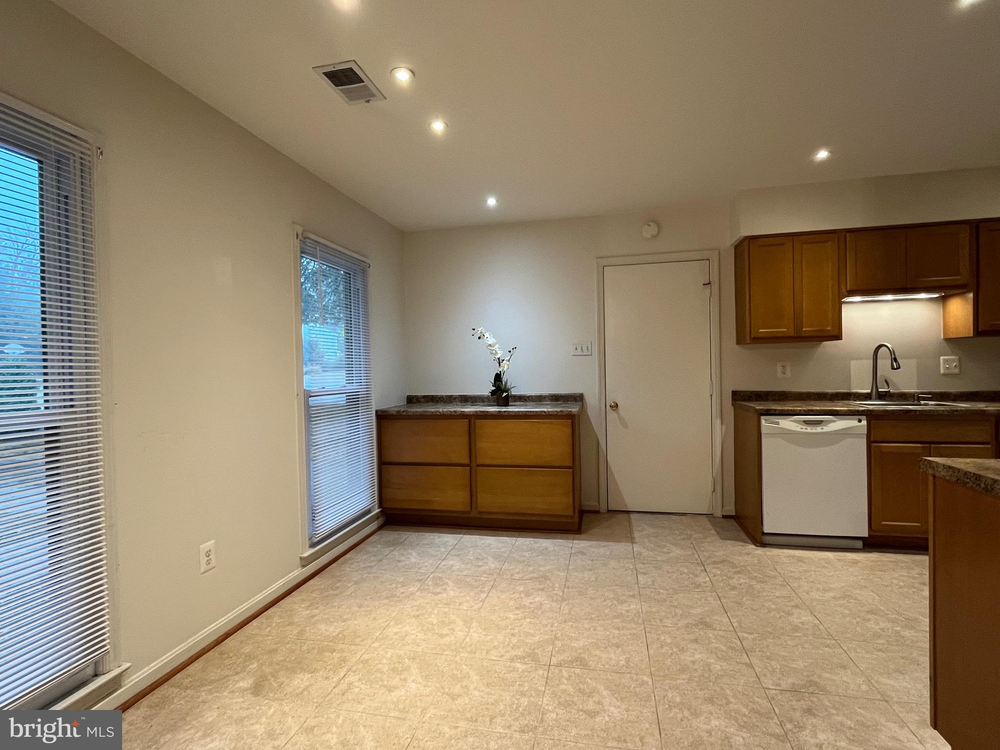 12701 Pinecrest Road Herndon, VA 20171 - Photo 3 of 42