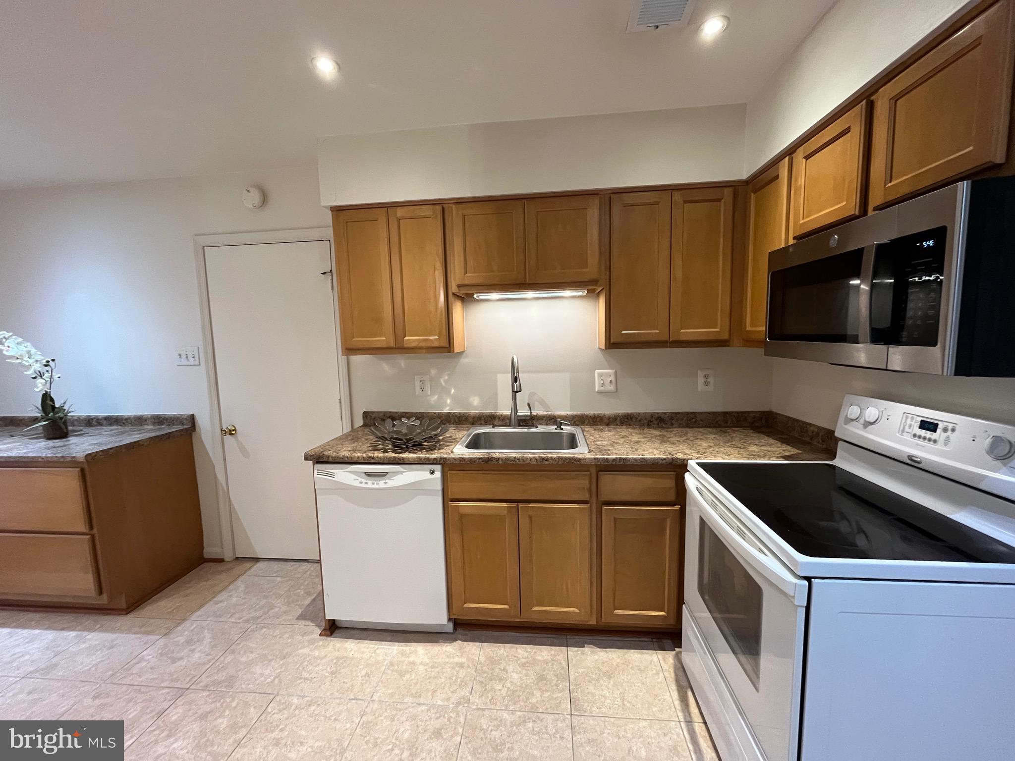 12701 Pinecrest Road Herndon, VA 20171 - Photo 5 of 42