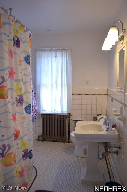 2945 Eaton Road Shaker Heights, OH 44122 - Photo 17 of 25 Jack N Jill full bath between bedroom two and bedroom three