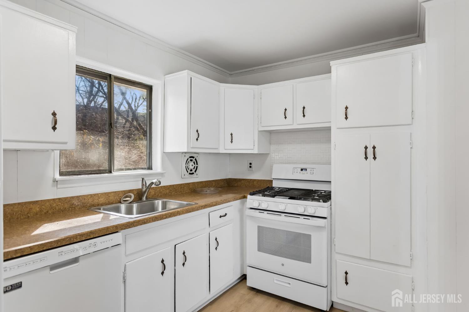 39 Gage Road East Brunswick, NJ 08816 - Photo 6 of 24