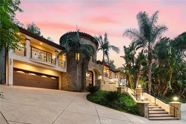 $15,900 | 19554 Wells Drive, Tarzana, CA 91356