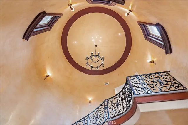 $15,900 | 19554 Wells Drive, Tarzana, CA 91356