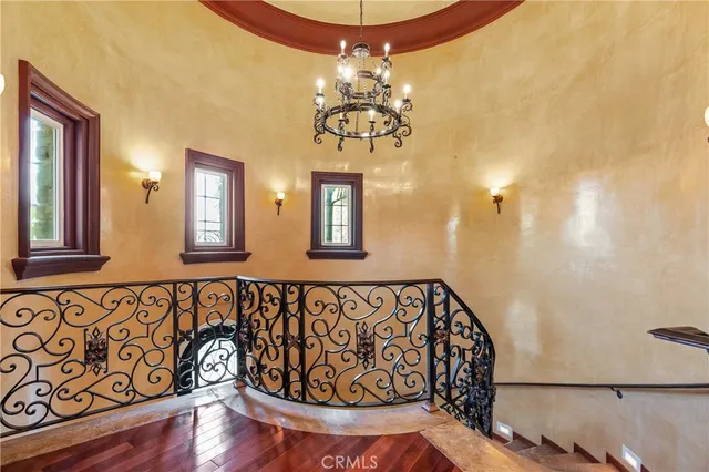 $15,900 | 19554 Wells Drive, Tarzana, CA 91356