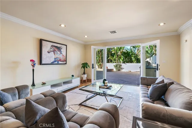 $15,900 | 19554 Wells Drive, Tarzana, CA 91356