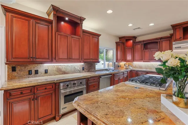 $15,900 | 19554 Wells Drive, Tarzana, CA 91356