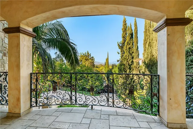 $15,900 | 19554 Wells Drive, Tarzana, CA 91356