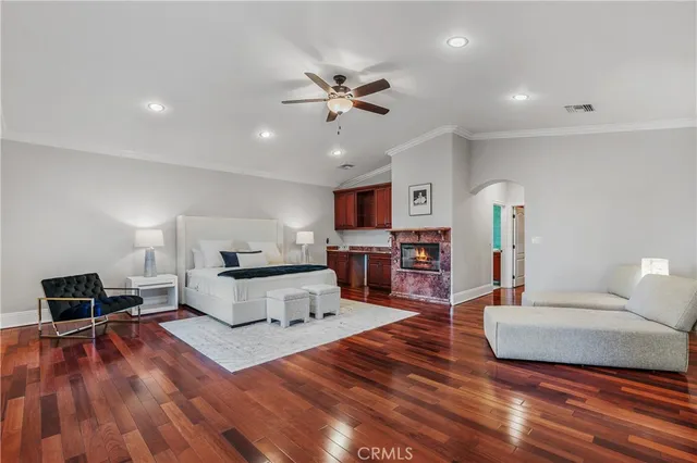 $15,900 | 19554 Wells Drive, Tarzana, CA 91356