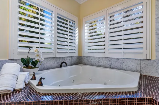 $15,900 | 19554 Wells Drive, Tarzana, CA 91356