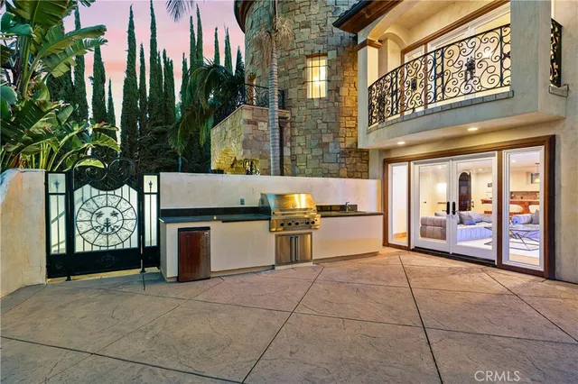 $15,900 | 19554 Wells Drive, Tarzana, CA 91356