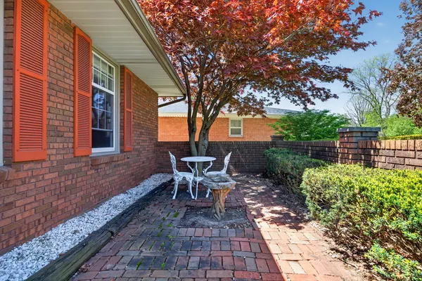 $280,000 | 1305 East Vernon Avenue, Normal, IL 61761