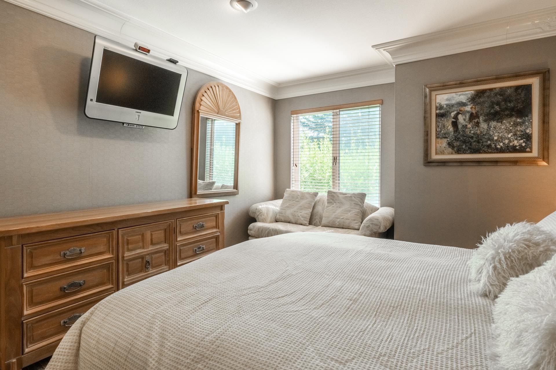 623 Golden Creek Road, Unit 623 Mammoth Lakes, CA 93546 - Photo 17 of 33 a bedroom with a large bed and a flat screen tv