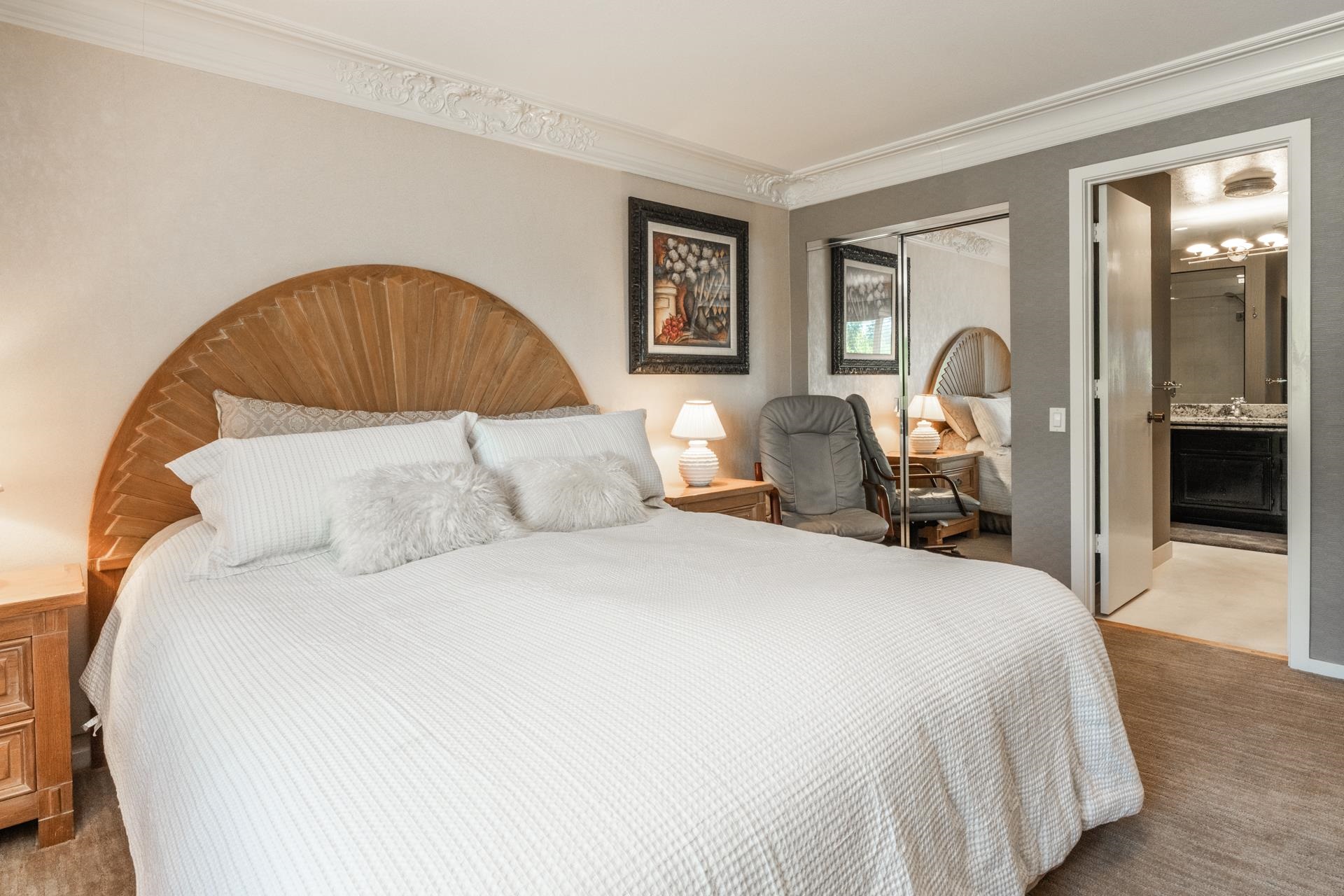 623 Golden Creek Road, Unit 623 Mammoth Lakes, CA 93546 - Photo 18 of 33 a bedroom with bed and a dresser