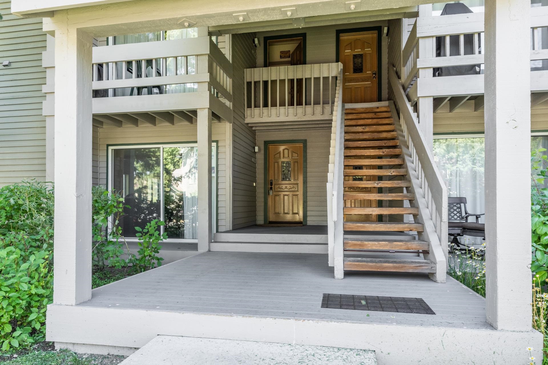 623 Golden Creek Road, Unit 623 Mammoth Lakes, CA 93546 - Photo 30 of 33 a front view of a house with stairs