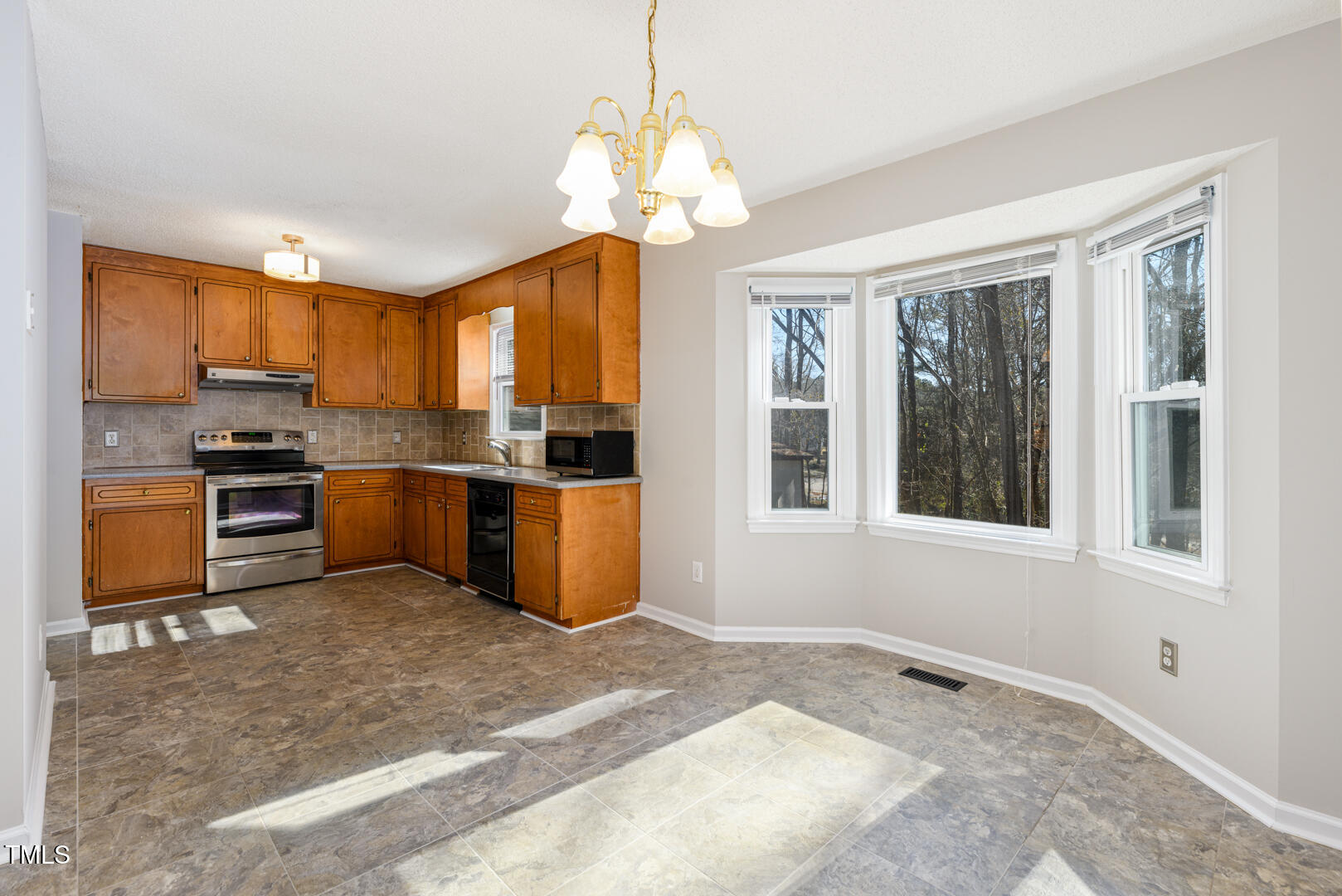 5224 Relay Way Raleigh, NC 27603 - Photo 7 of 19 250128-RelayWay-9