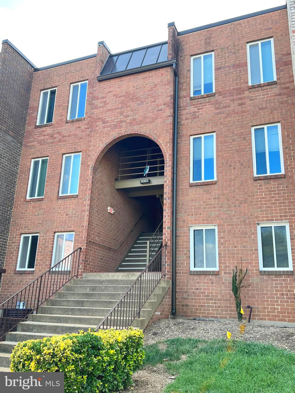 5083 7th Road South, Unit T2 Arlington, VA 22204 - Photo 1 of 36 WELCOME to Park Spring Condo-Completely updated