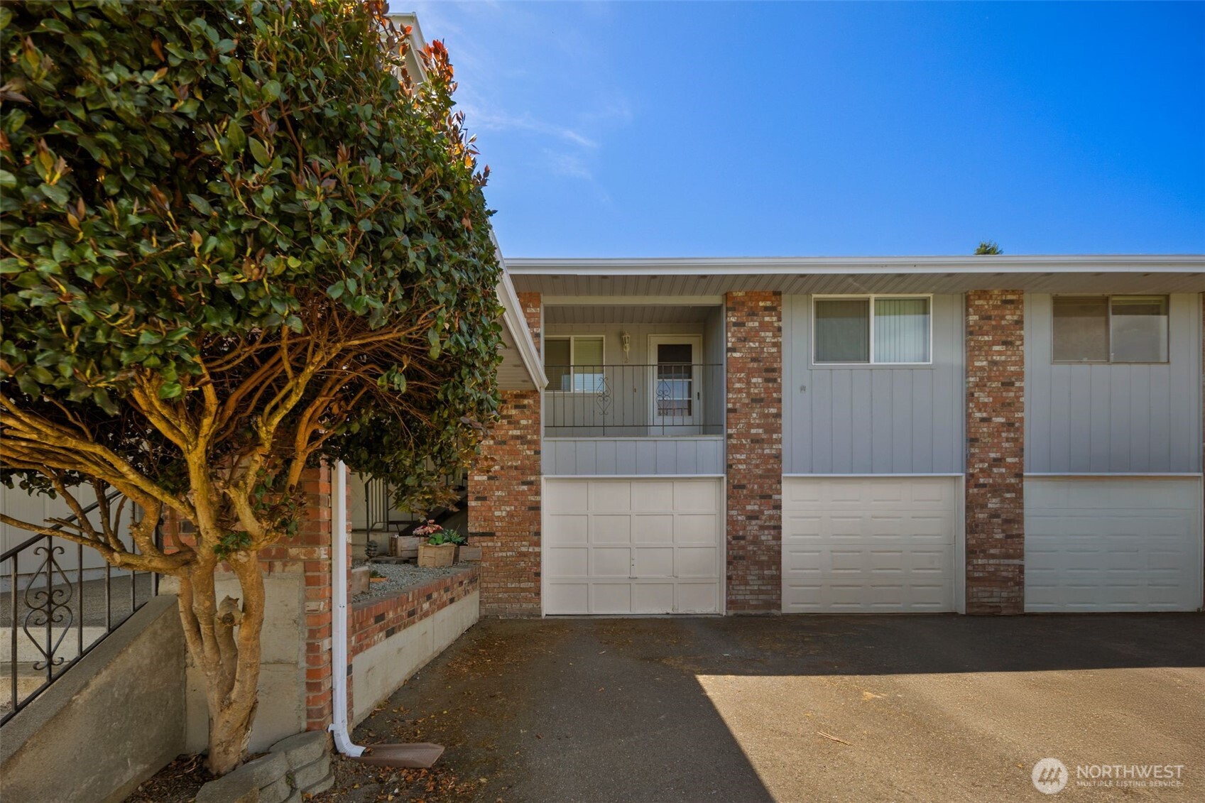 17464 Dunbar Road, Unit 1 Mount Vernon, WA 98273 - Photo 31 of 40 front view of a house with a garage