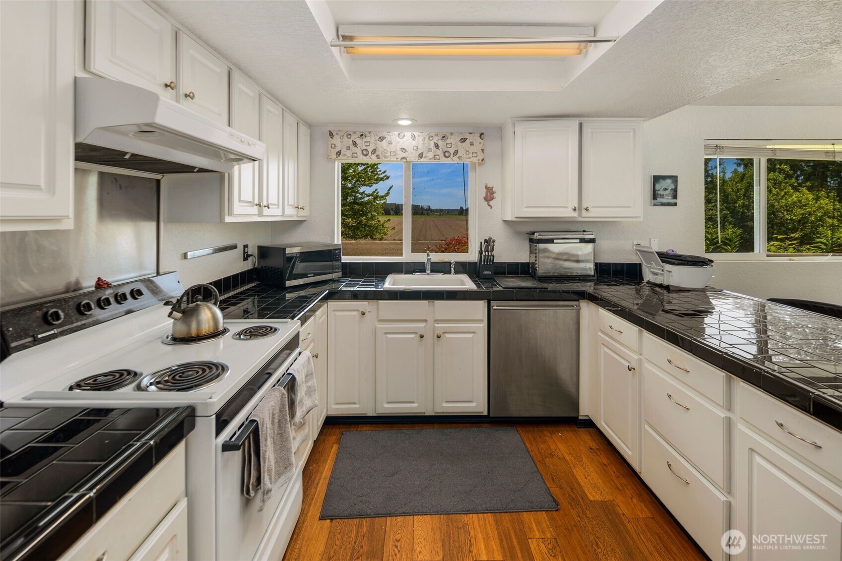 17464 Dunbar Road, Unit 1 Mount Vernon, WA 98273 - Photo 5 of 40 a kitchen with a sink stove top oven and cabinets
