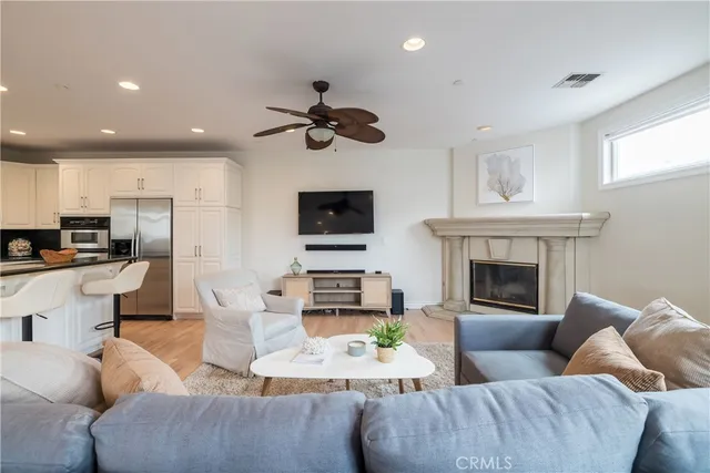 $9,000 | 604 Manhattan Beach Boulevard, Manhattan Beach, CA 90266