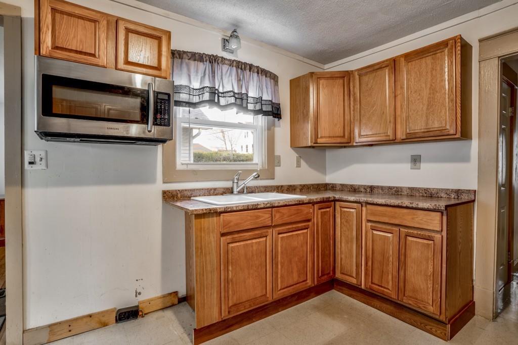 19 Milton Street Springfield, MA 01151 - Photo 7 of 25 Gallery Image 7