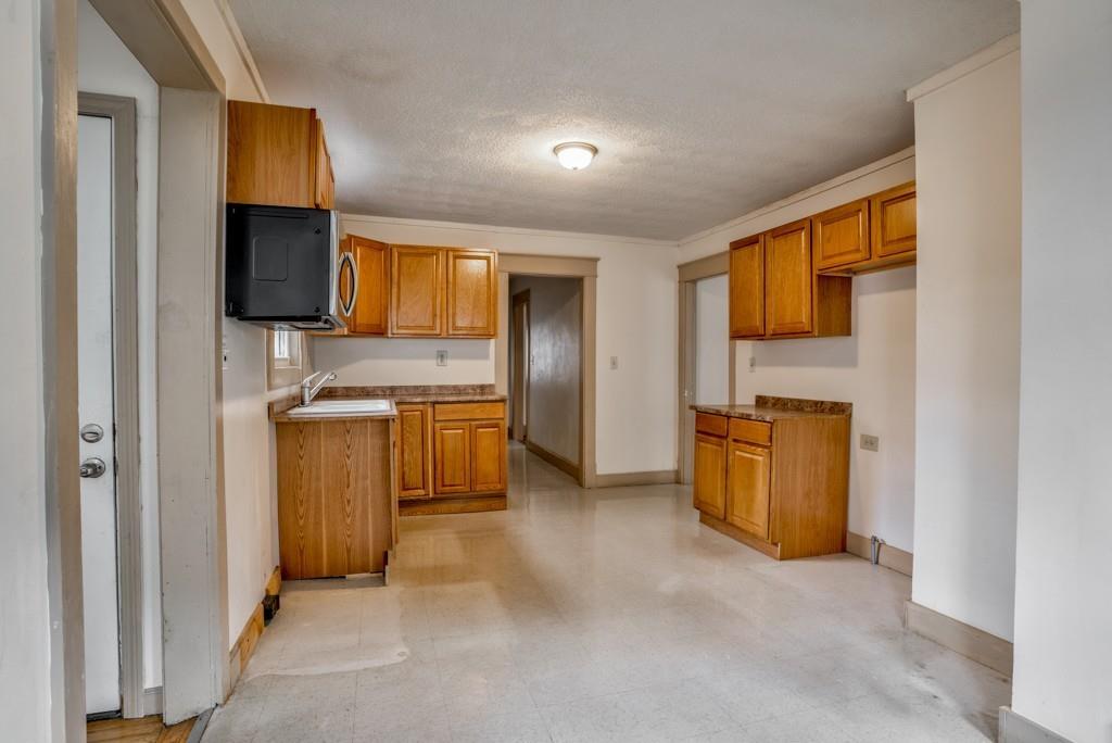 19 Milton Street Springfield, MA 01151 - Photo 8 of 25 Gallery Image 8