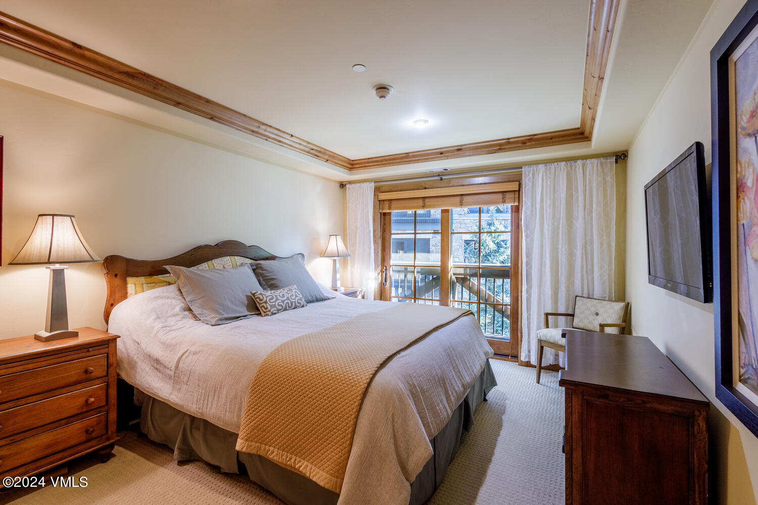 434 South Frontage Road East, Unit 402 Vail, CO 81657 - Photo 15 of 44 a spacious bedroom with a bed and a large window